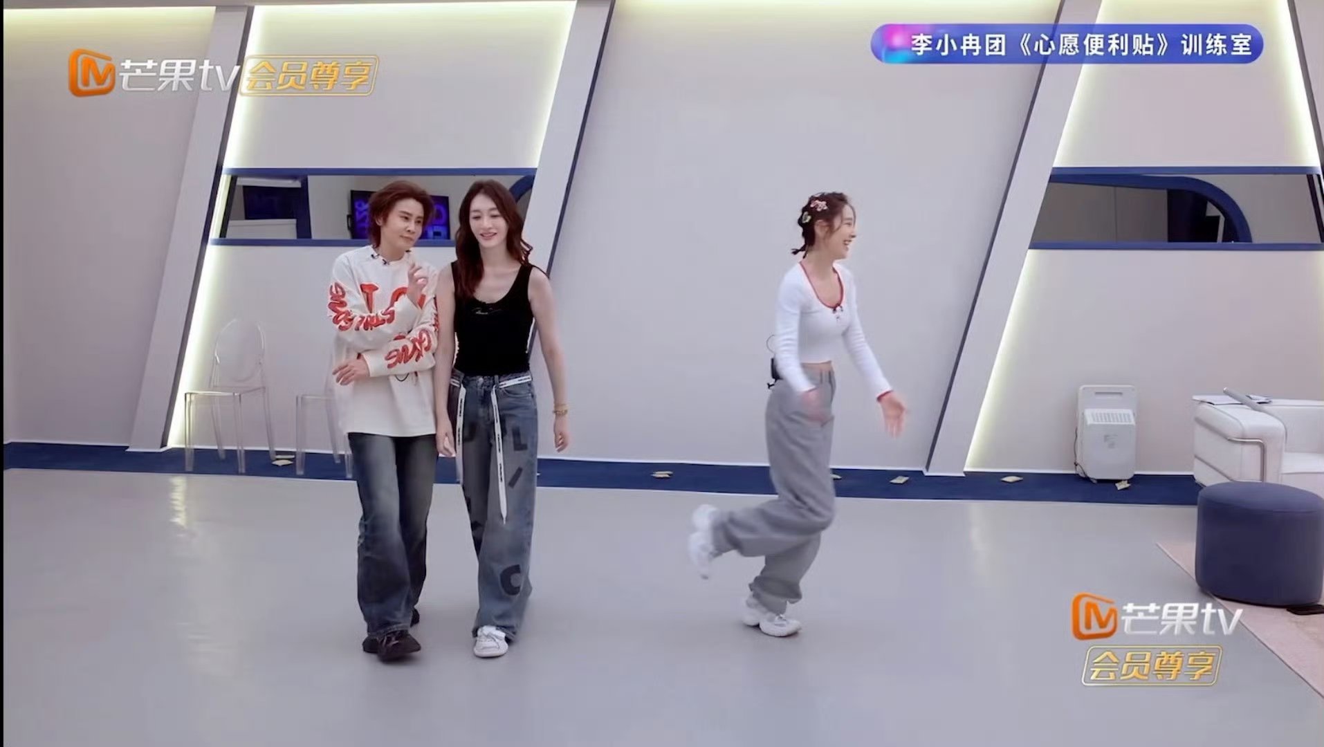 李小冉肉眼可见的越来越累看心愿便利贴训练室，李小冉肉眼可见越来越累，浪姐这强度也