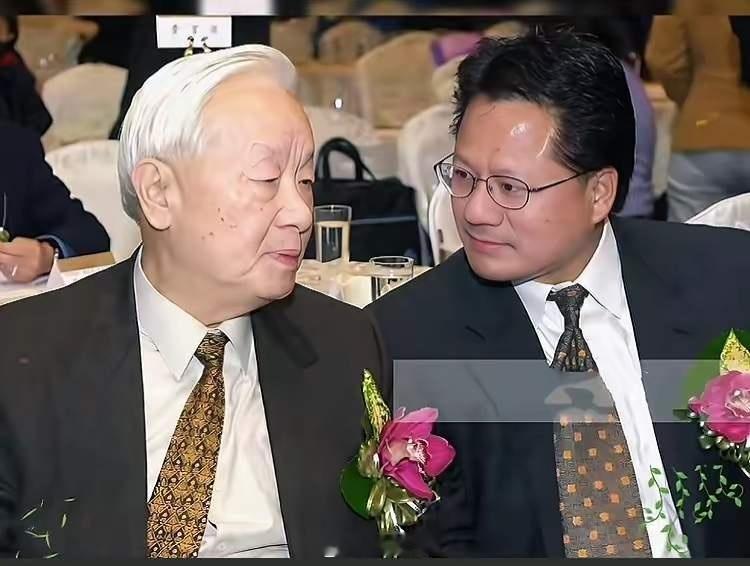 黄仁勋和张忠谋，两个为美国服务的华人。如果你问黄仁勋：你爱中国吗？黄仁勋可能会笑