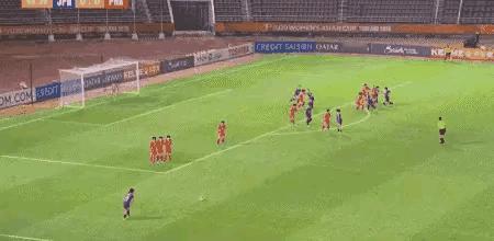 比赛就是这样始终被动的日本U20女足就是利用前场一次任意球攻破了朝鲜队大门