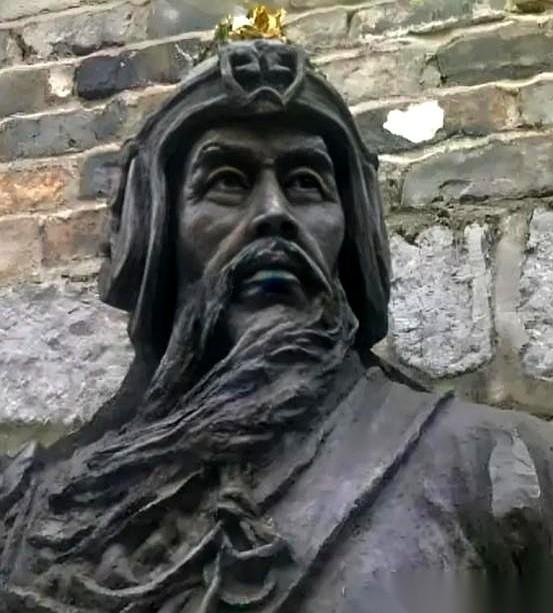 刚把兵符交出去，一转身，蓝玉就咬着牙跟他老婆说：城外，我藏了三千死士。你马上去，