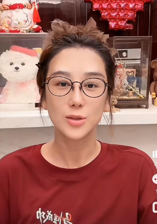 陈浩民的妻子蒋丽莎说： “我和方媛都是大陆的女生嫁到香港，都很不容易。我不渴