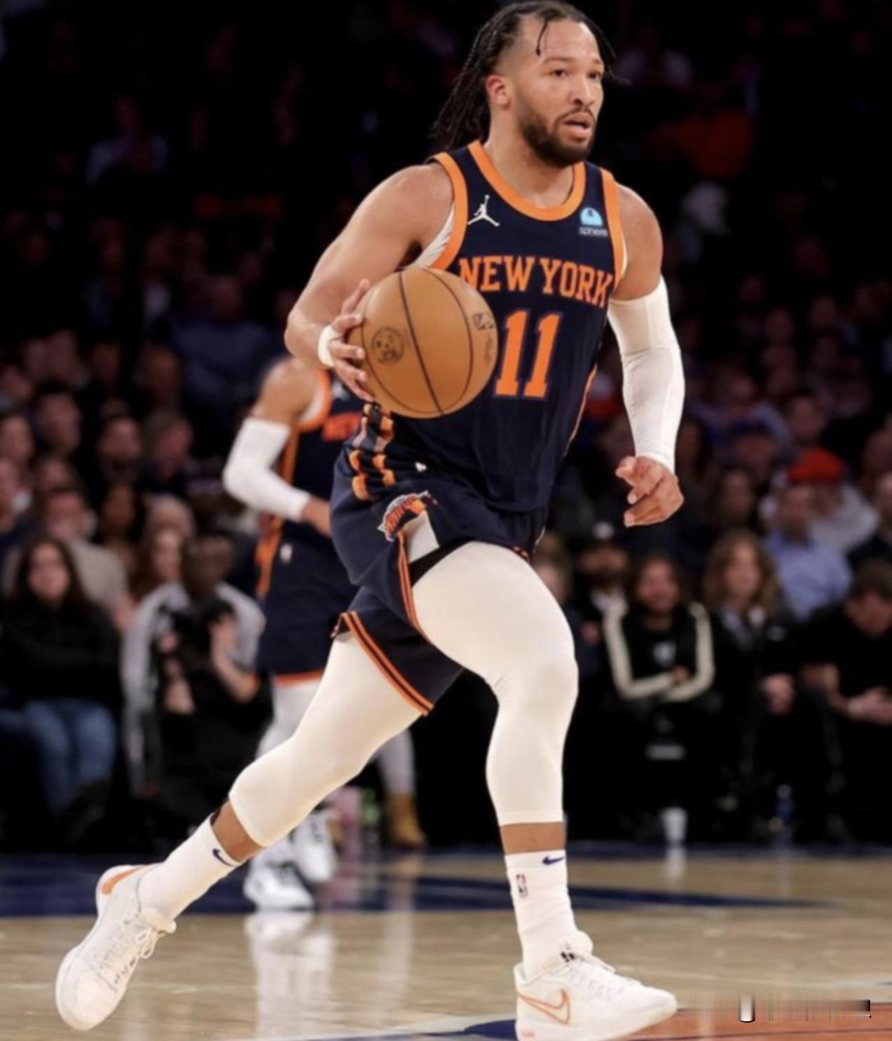 看看本赛季布伦森夺冠后已经超越了哪些NBA巨星？欧文——欧文有1冠但永远是詹