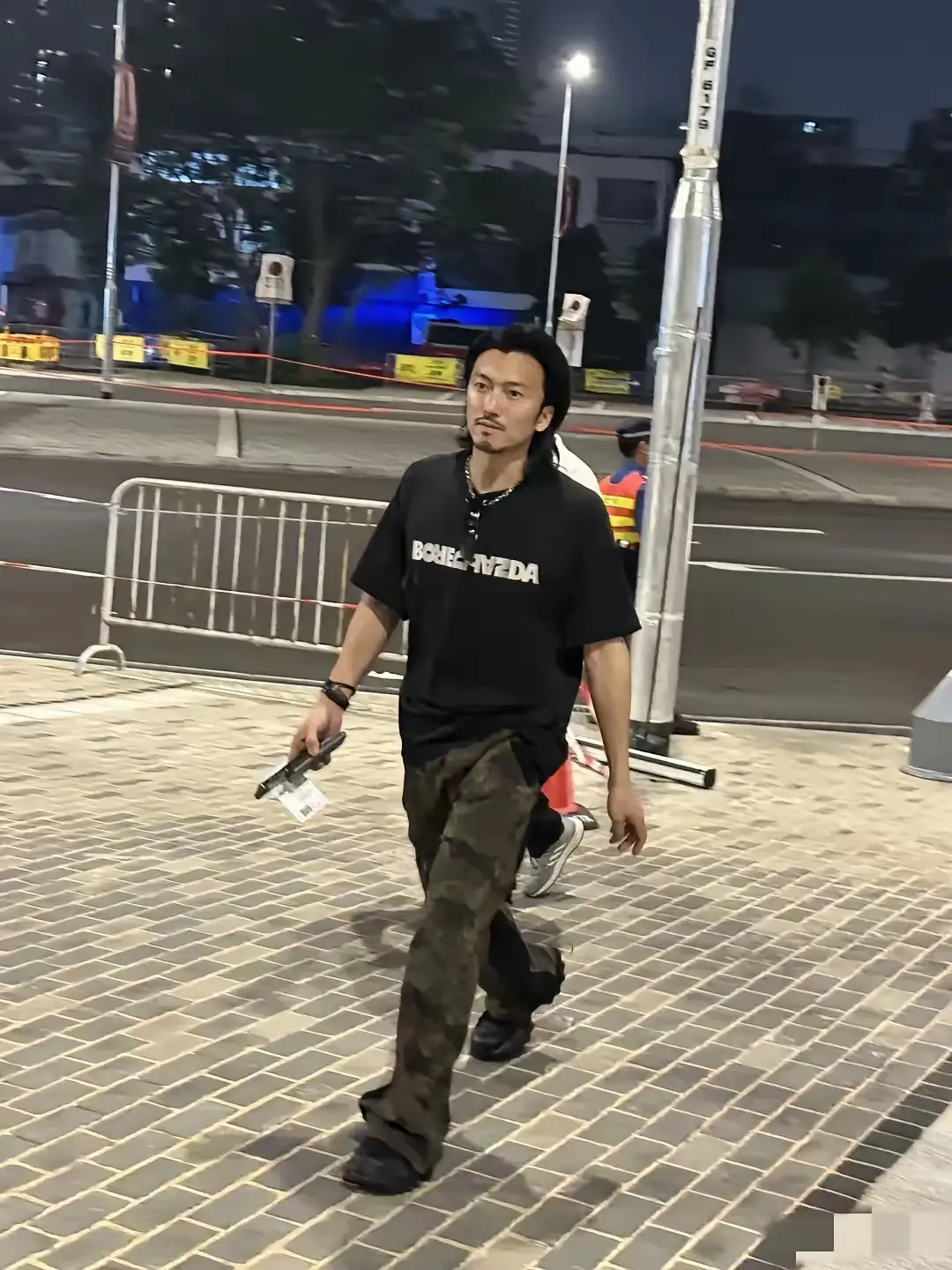 怎么有点李亚鹏的感觉啊