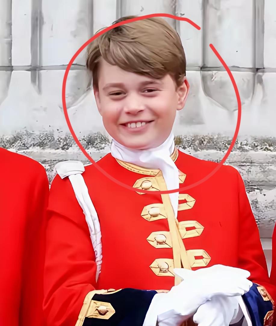 褪去了婴儿肥的乔治王子，那是越来越帅了！这两年的乔治，变化是真的不小！身高蹭