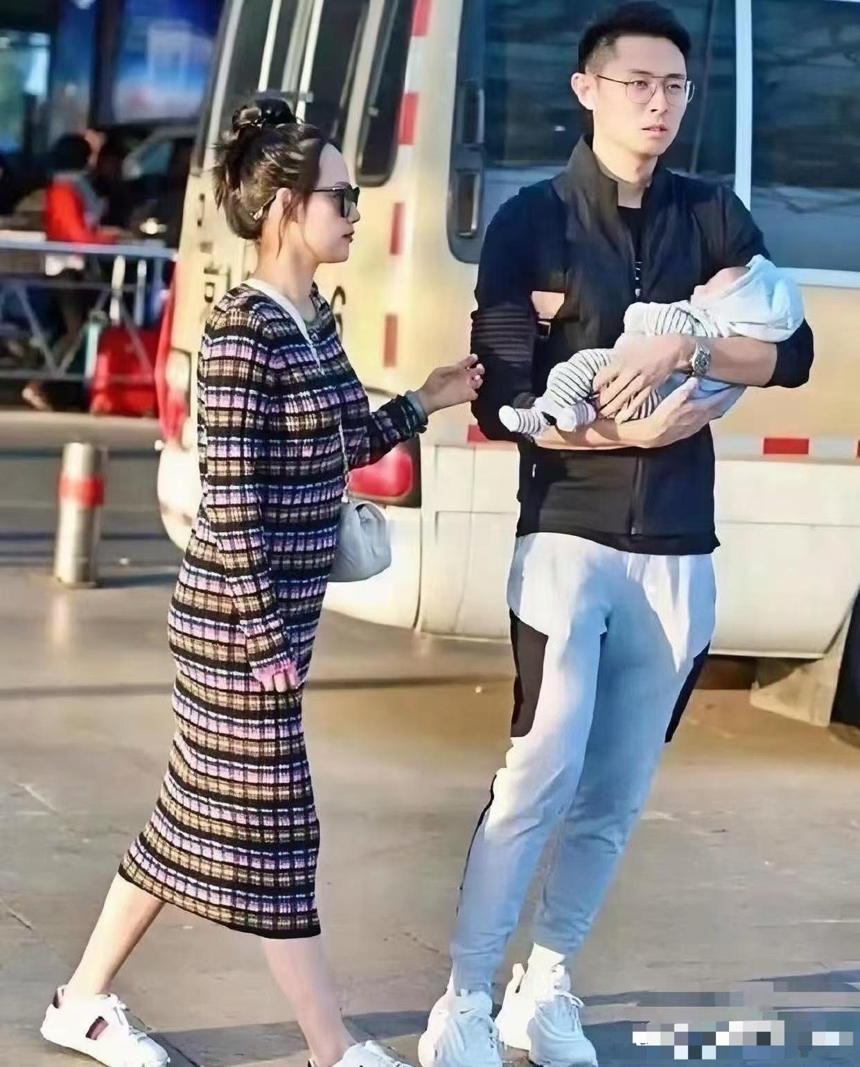 离婚后才懂，张嘉倪一开始就把牌打烂。她早和买超领证，是正牌妻子，还有俩儿子，买超
