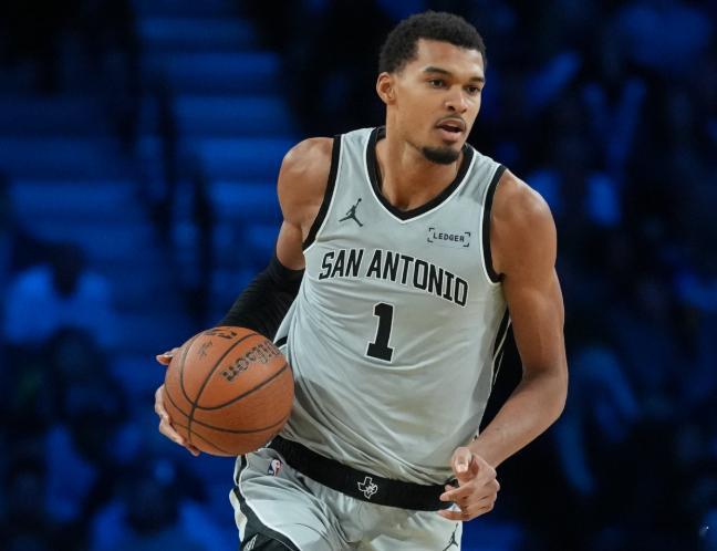 12月17日讯NBA杯决赛，马刺113-124不敌尼克斯。马刺记者Jared