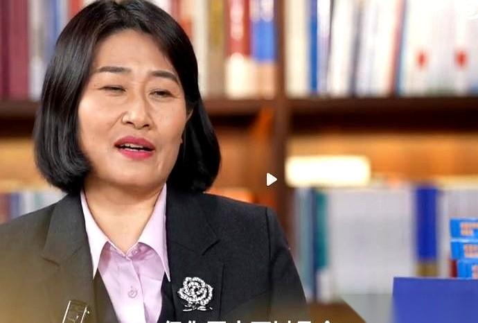 我真是活久见。两个人亲热，脑子里想的不是对方，而是先摸出手机，悄悄按下录音键。