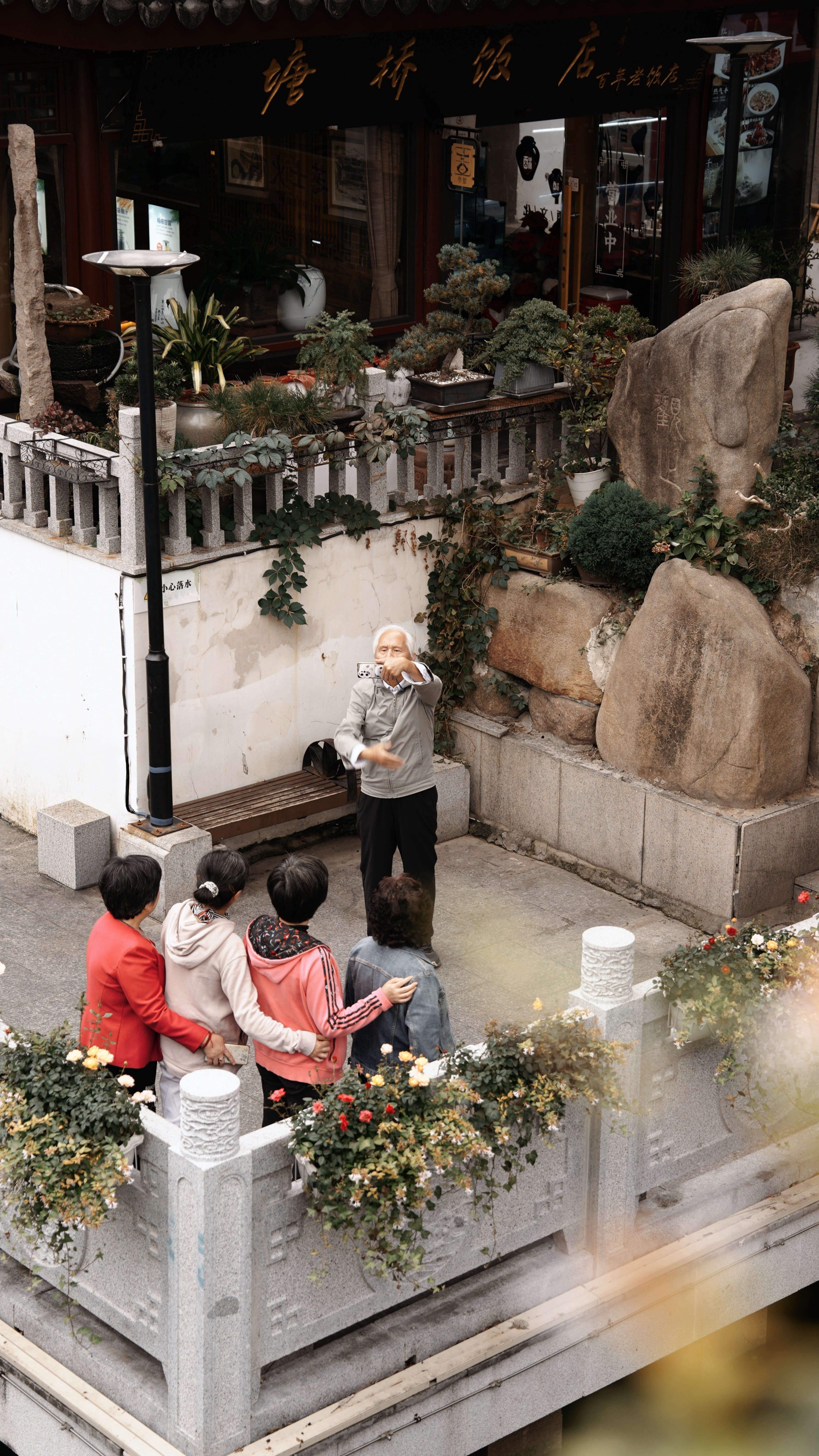 这次安排住机场边上，这个镇子离的不远就来走走，这些年出差特喜欢逛古镇，因为很容易