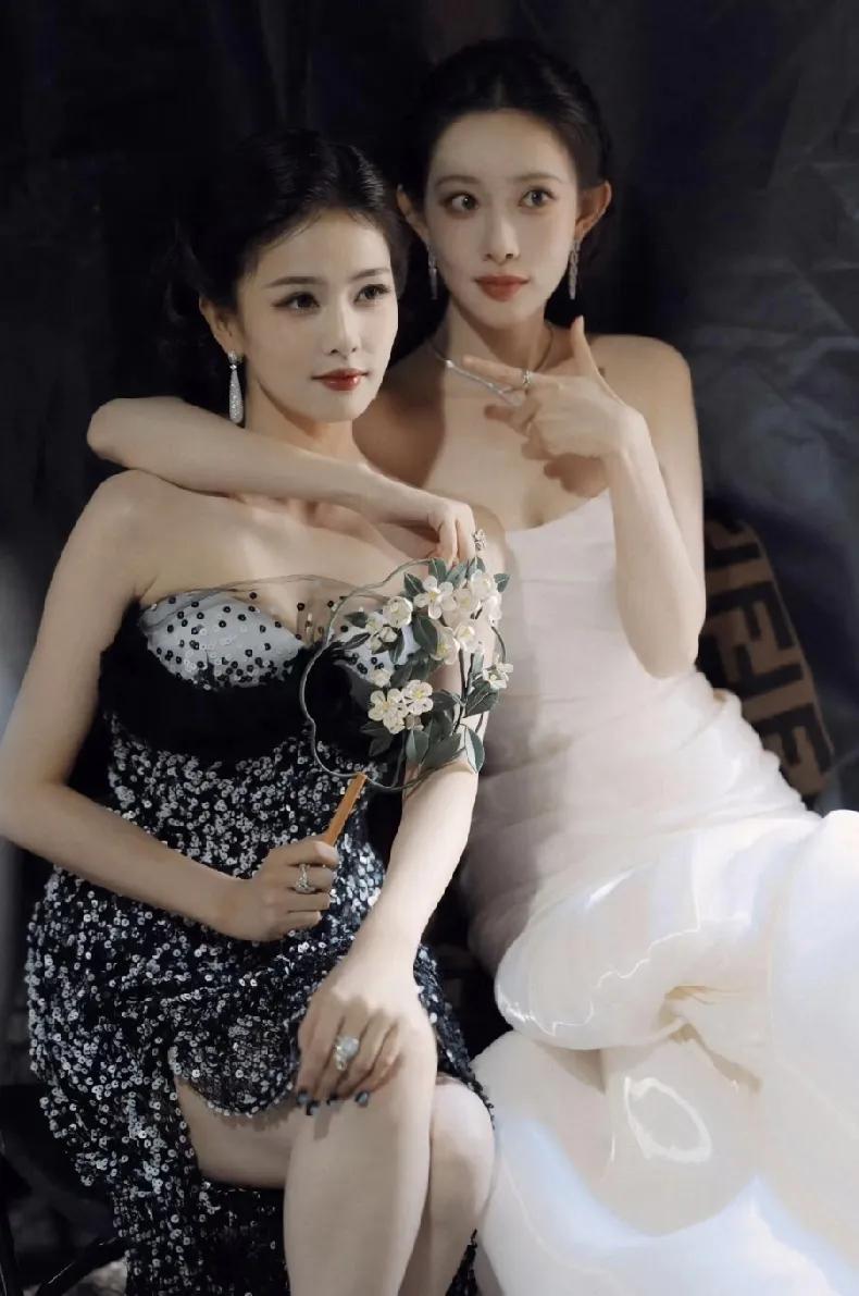 网友说：“白鹿颜值只是邻家姑娘温婉柔和，不是孟子义明艳大美女类型的”。但是，我