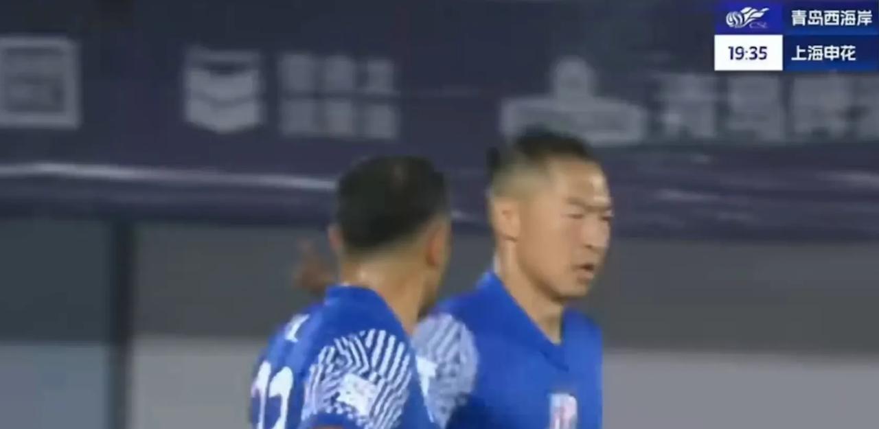 上海海港稳坐中超第一名，上海海港客场4比3青岛海牛，上港完成了任务，青岛海牛保级