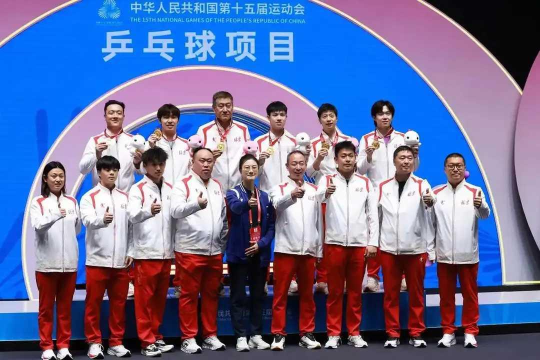 王楚钦头撞球桌引热议！赛后回应显格局：别在意细节，夺冠才是终极目标