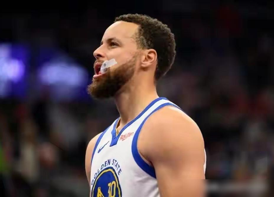 斯蒂芬·库里历史得分榜第19的位置，居然只比德罗赞多41分，就离谱。别看分