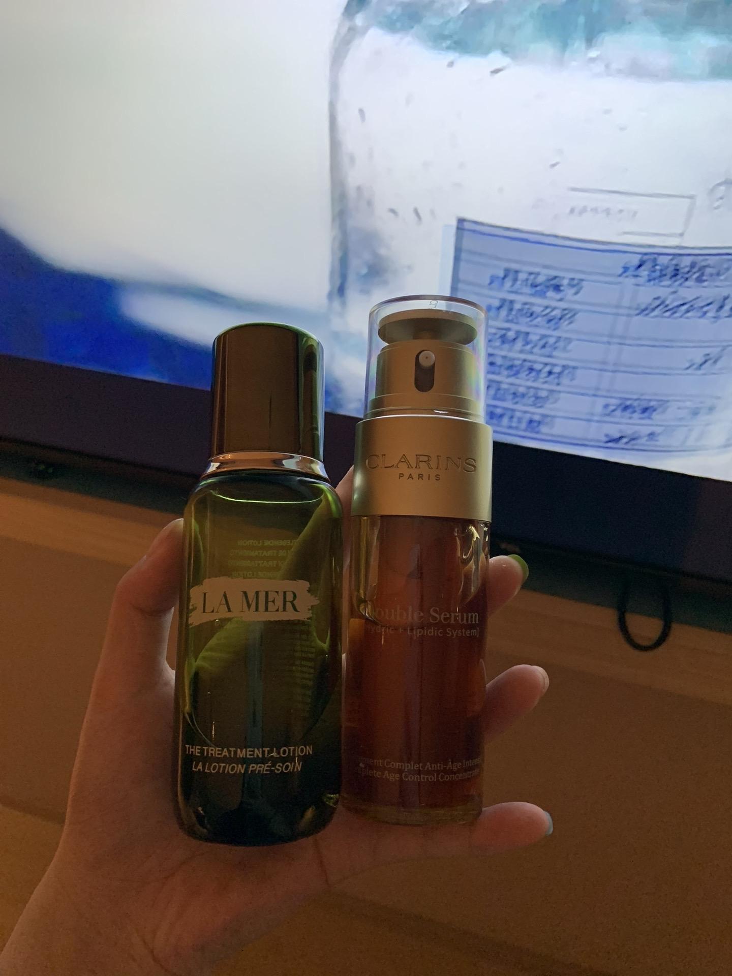 精简护肤 ，干皮有这三瓶就够了。海蓝之谜精粹水：三四滴就够全脸，质地像...