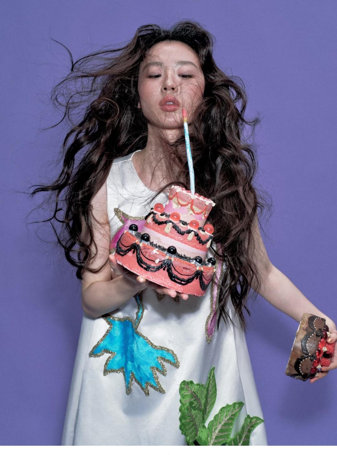 单依纯，这头发都吃上蛋糕了。