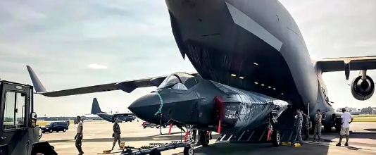 尘埃落地！停在三哥家机场二十多天的F-35迎来了最终归宿——大卸八块，找了一