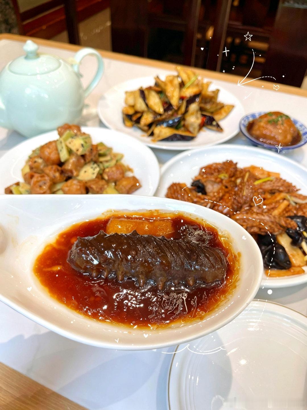国庆吃到了正宗老济南鲁菜爆炒腰花是那种传统鲁菜的做法，咸酸的口感，九转大肠一看就
