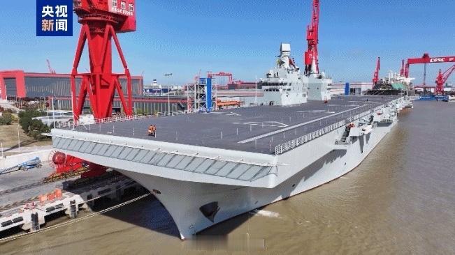 热烈祝贺！076两栖攻击舰四川舰，展开首次航行试验任务！今天上午9时许，我国