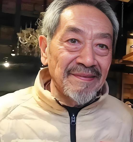 2026年，王奎荣已经80岁，妻子饶芯语43岁，家中还有两个正在上小学的孩子。妻