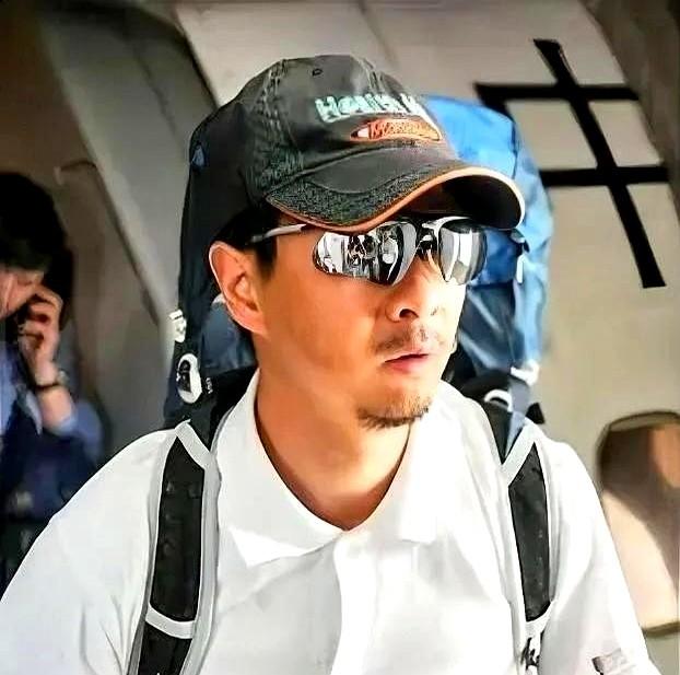 2013年，云南退伍军人张京川在攀登国外高峰过程中，遭遇恐怖分子袭击，10名同伴