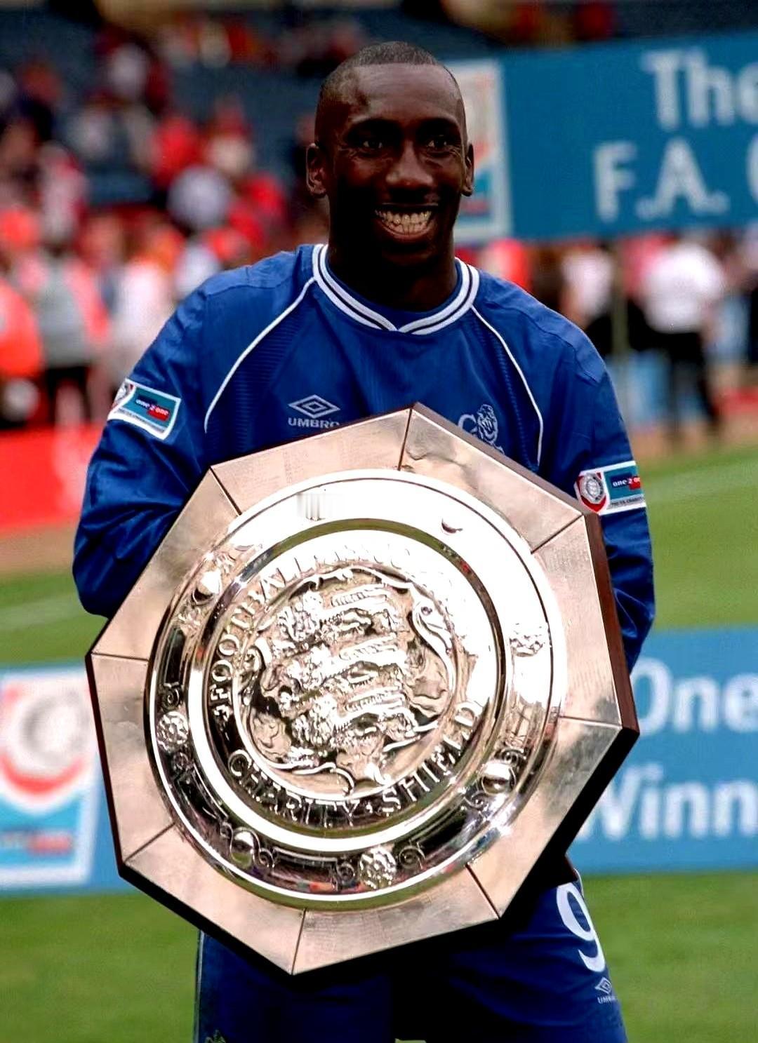 欧冠10秒闪击，国家队却沦为看客。罗伊·马凯，一个让老球迷叹息的名字。200