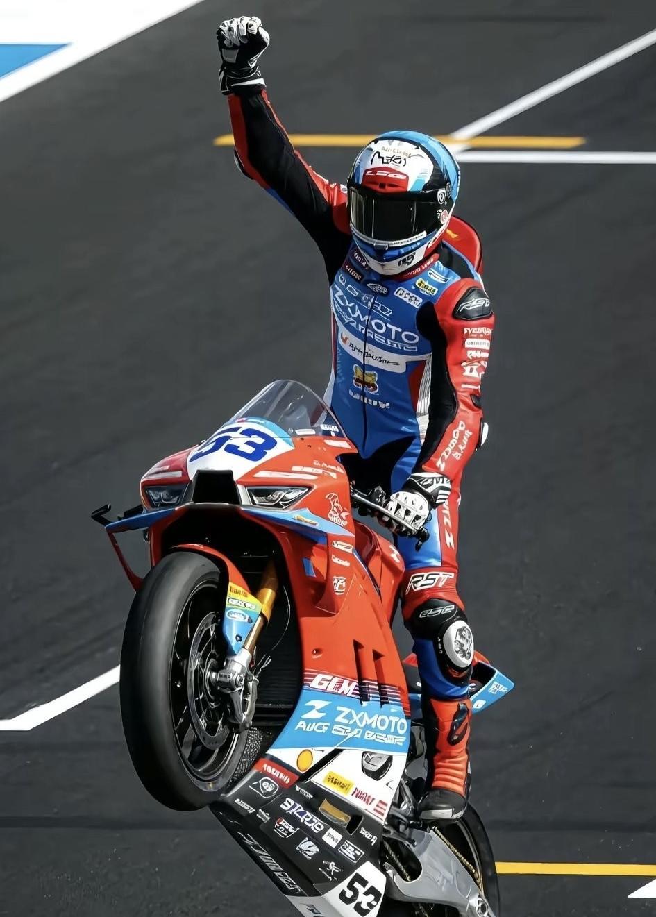 葡萄牙站爆缸70号杜卡迪追53号失手张雪820RR夺冠？画面很炸，排位刚