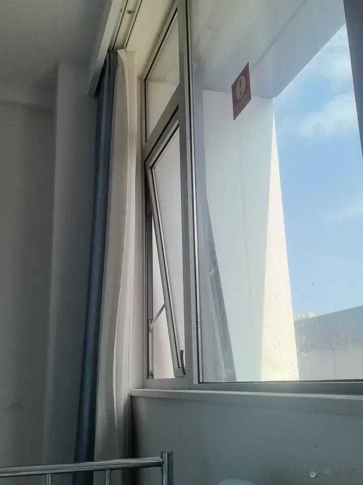 邻床大姐说：“唉，俺可怜俺儿媳妇，她妈不亲她，连条鲫鱼都不知道给她买。”“亲