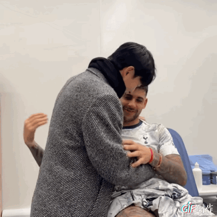 孙兴慜这如意算盘打得，隔着屏幕都能听见响声。回热刺看老友罗梅罗，张嘴就是“