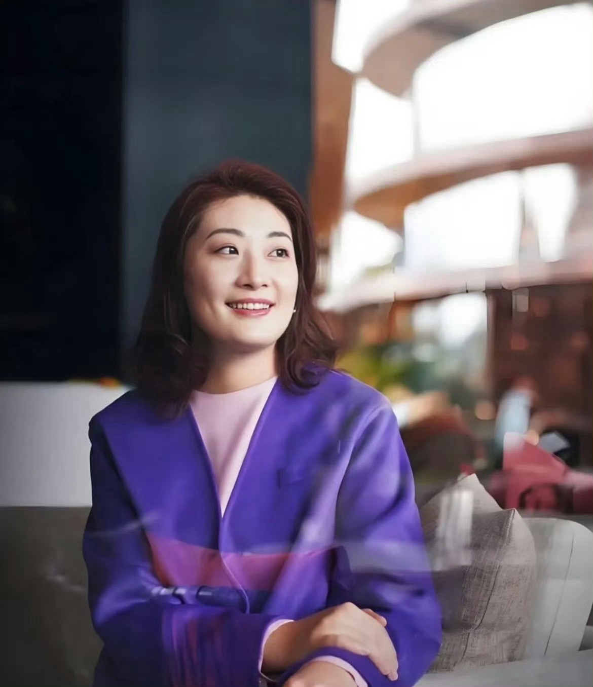宗馥莉已经辞职所以最终还是内斗失败了被迫辞职是吗？可惜了，能力这么强的一个富二