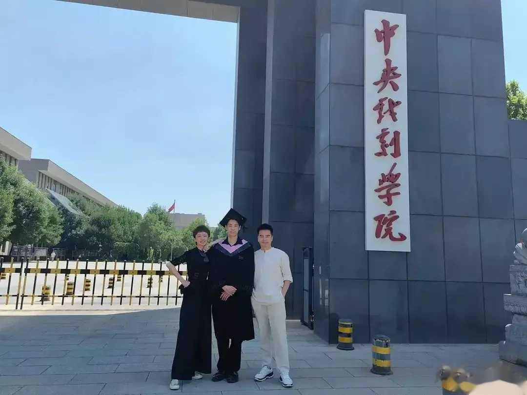 很喜欢他演的公安厅长。