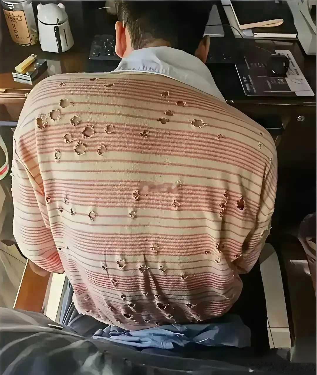 本来以为他很穷，原来是巴黎世家的标配。