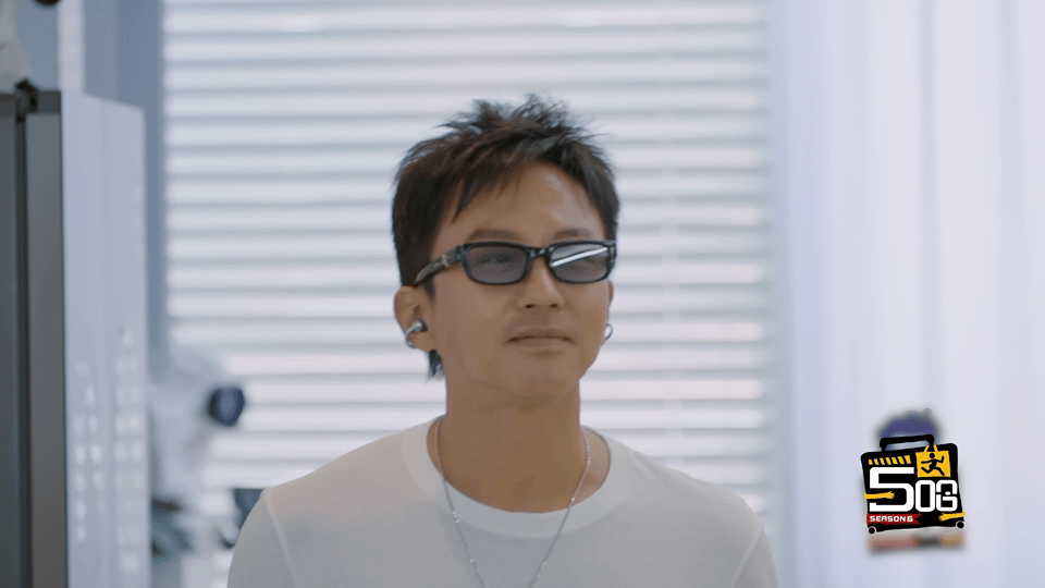 邓超把马頔穿身上了哈哈哈哈哈邓超也太会整活了吧，dresscode要求马相关