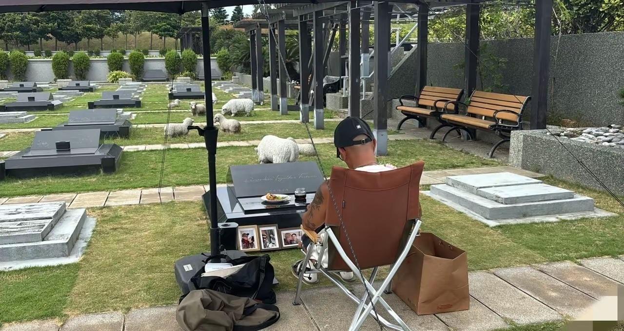 我感觉具俊晔走不出来了，大s是白月光的存在，然后中老年才走到一起，结果幸福三年就