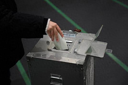 谁能想到，日本刚办完众议院选举，立马就出大岔子了，2月8号众议院选举投票刚尘埃落