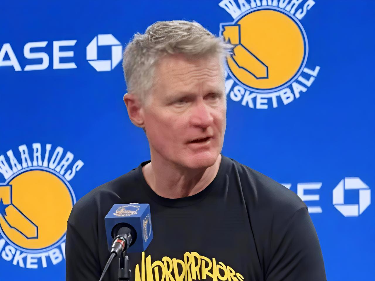 勇士主帅科尔终于可以松口气了！科尔今天接受了采访，谈到了库里的伤情时表示：“真