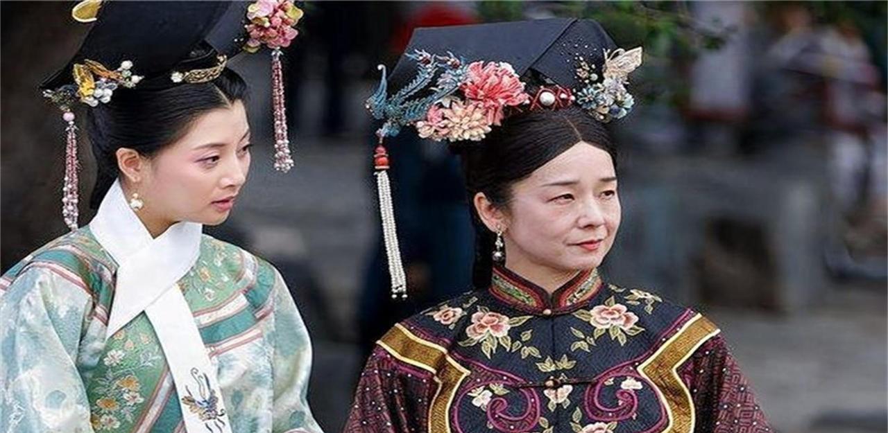 1881年，左宗棠顺利收复新疆。慈禧大喜，问李莲英：“赏他些什么玩意呢？”李莲英