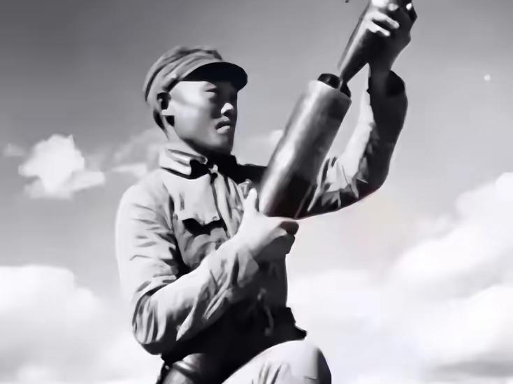 1945年，在山上休息的迫击炮手陈宝柳，忽然发现30多个日军和几个女人，正在不远