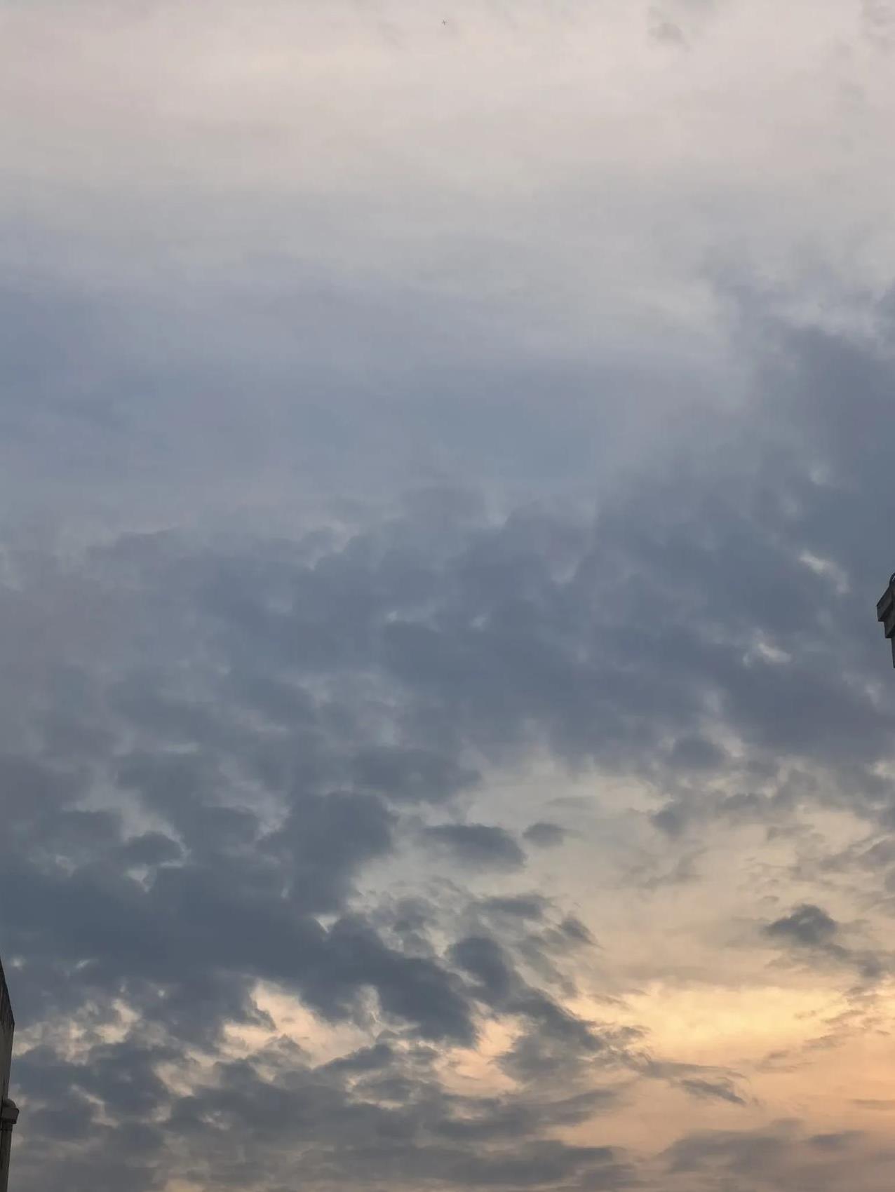 今年天津的雨水很大，立秋后，已经下了6场雨。都说一场秋雨一场凉，十场秋雨（棉）被