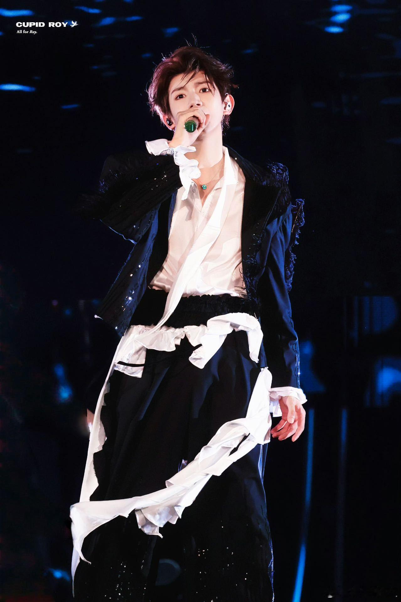 王源宇宙超级无敌大狂欢巡演年度最值得冲的巡演！华语乐坛新生代的顶级水准，曲风跨