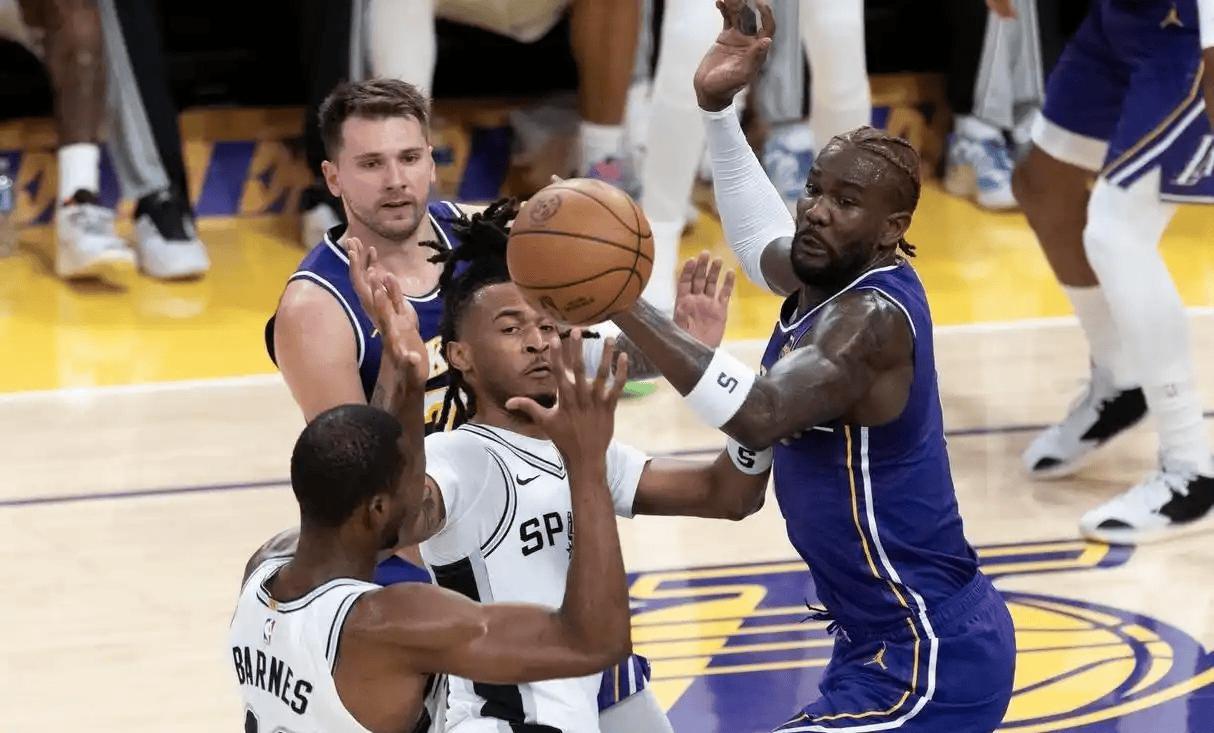 稳定度没法比，亚历山大可以场场轻松31+，场均33分感觉真是匆匆容容，游刃有余。