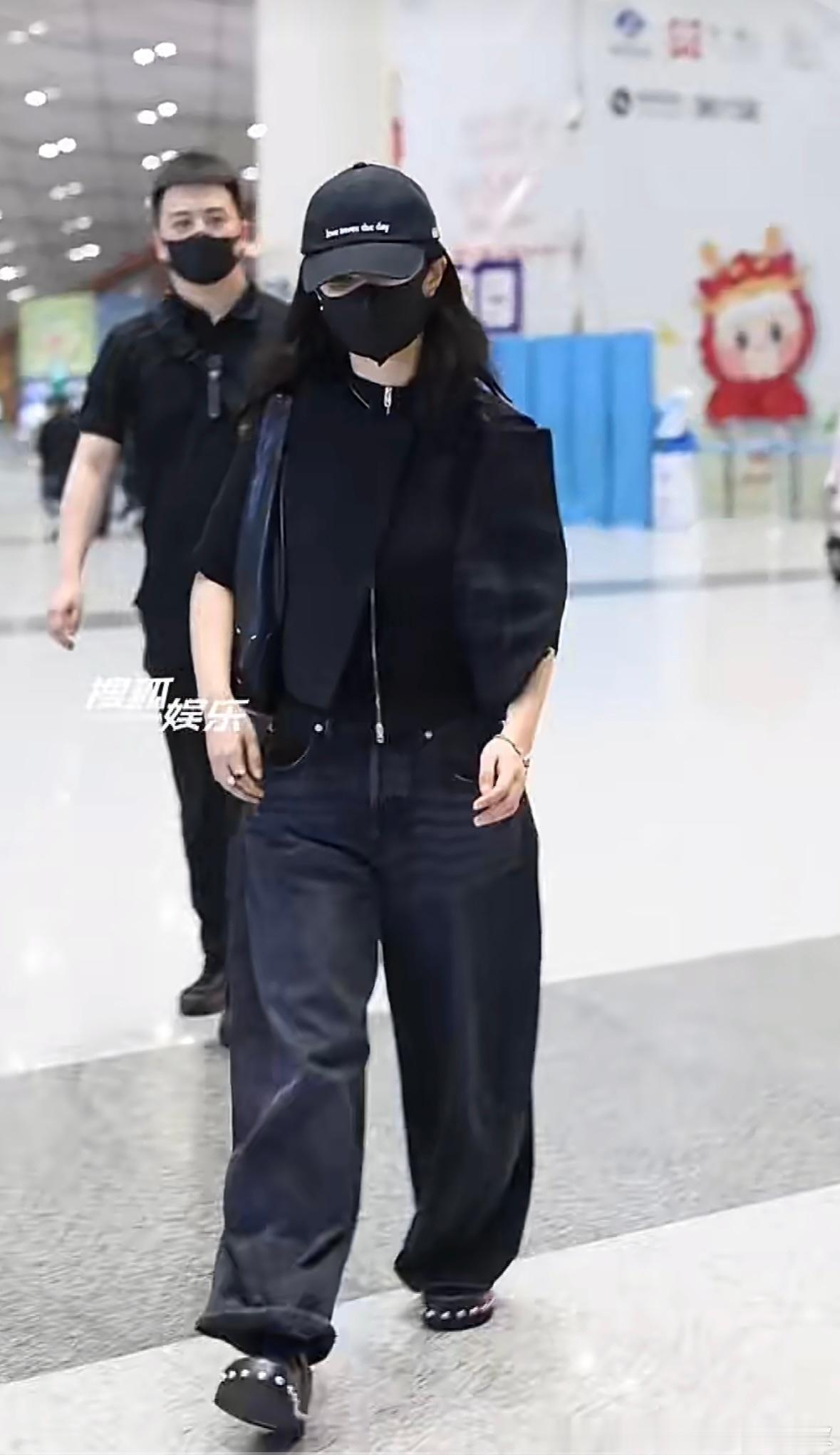 杨紫米兰出发期待紫妹闪耀巴黎之后再闪米兰！图源搜狐娱乐