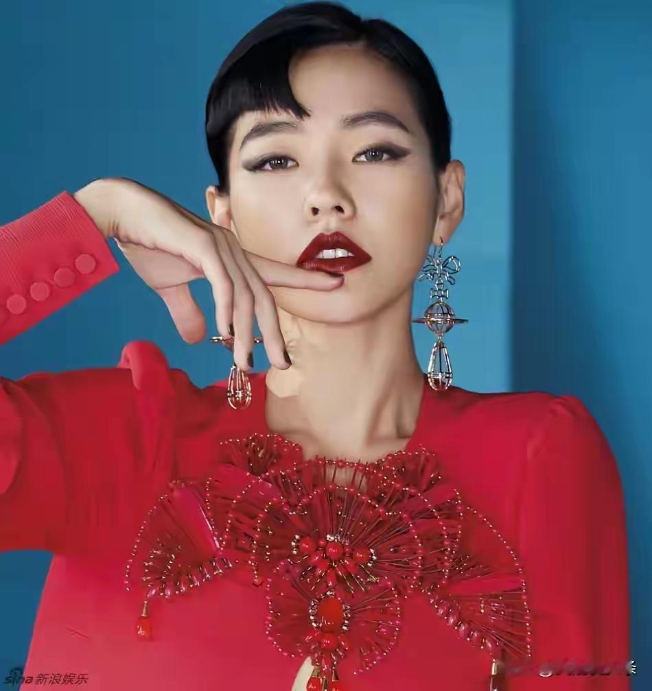 惊呆了，小S总是那么惊人，她到底怎么了。她本来就是这样，喜欢怪搞，特别就是不一样