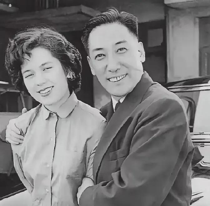 1997年，蒋纬国住进台北医院，身体已经撑不了多久。有人问起后事，他没有选择葬在