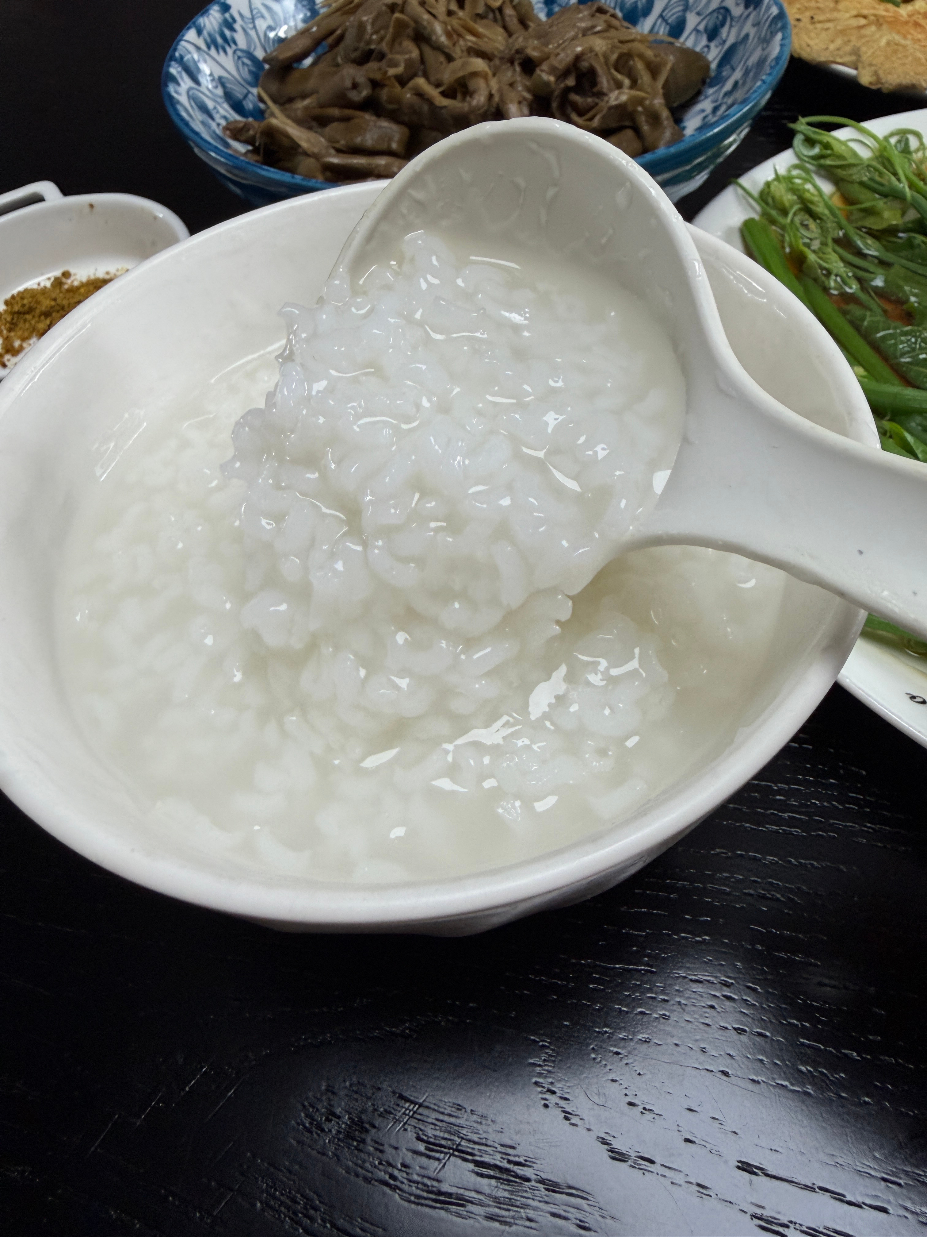吃饭了。太热了，只想吃稀饭。