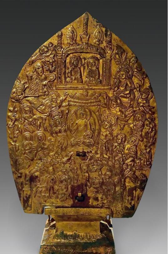 1984年，泰安一农民挖出一18斤铜疙瘩，以为没什么价值就用来压酸菜，谁知2个月