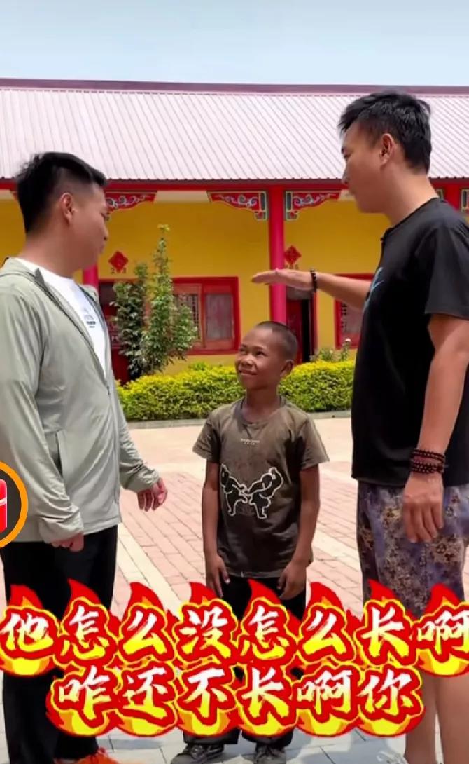 [赞比亚少林寺的中非混血孤儿。]赞比亚少林寺收养了许多孤儿，这些孤儿中不少是中