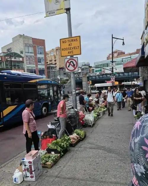 .最近“美国斩杀线”的话题火了，可把美国中产们愁坏了，还怪中国网友多嘴，说本来日