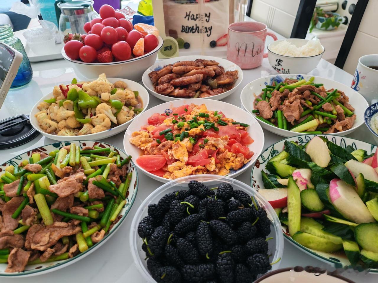 存钱，存钱，存钱，一定要存钱，存钱对于普通人来说是积攒底气，给自己更多的选