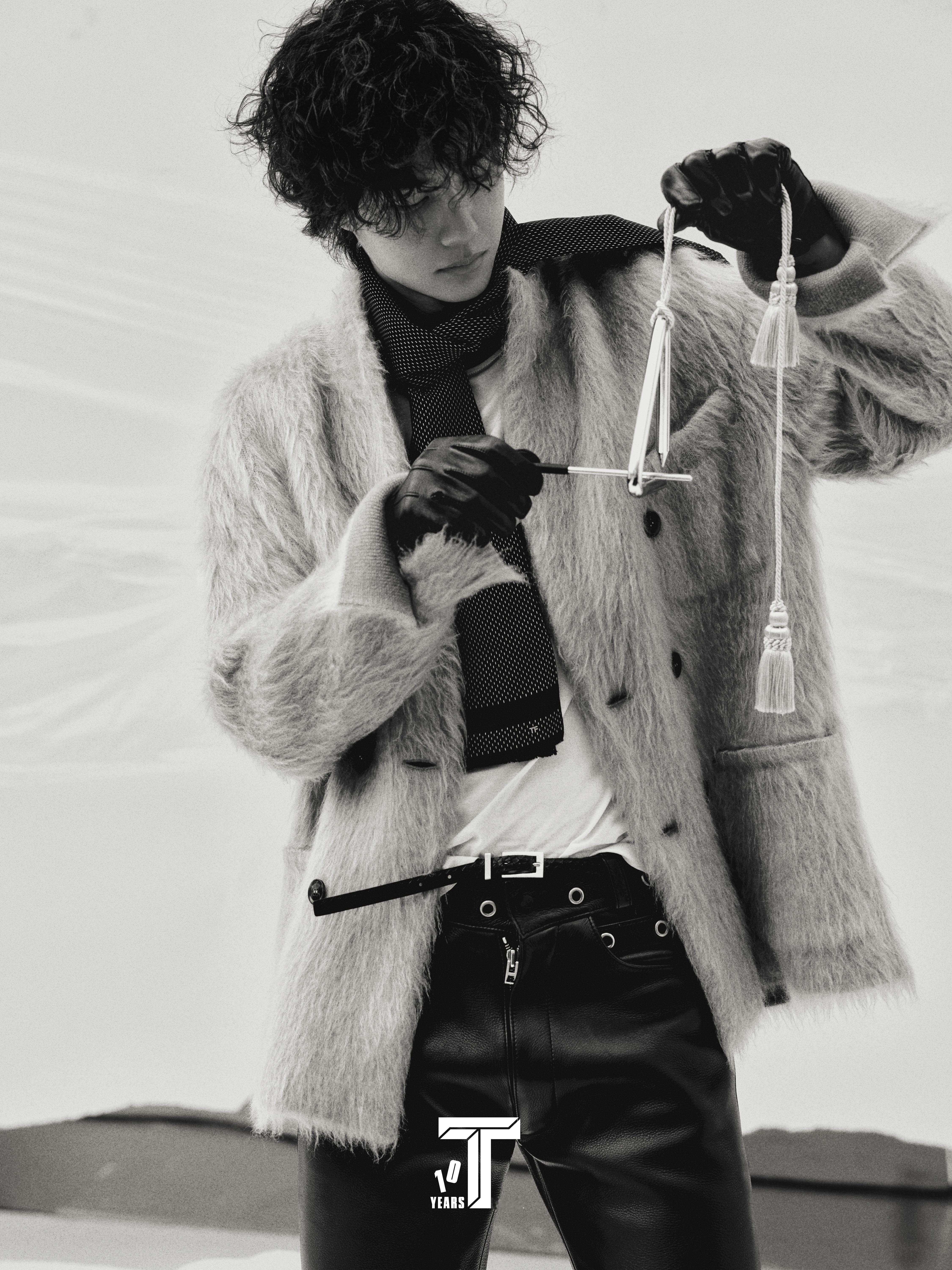 博君一肖所以，不需要设计，他只是站在那里，随意的，就是大片