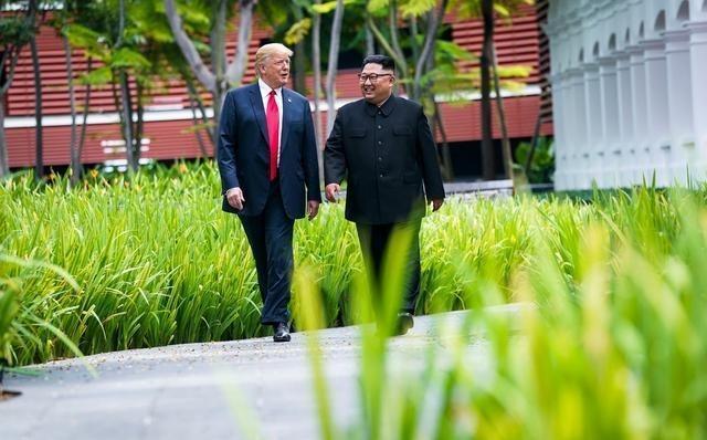 特朗普可能也意识到了，这样下去，未来世界上只有两个国家，一个是美国，另外一个是美