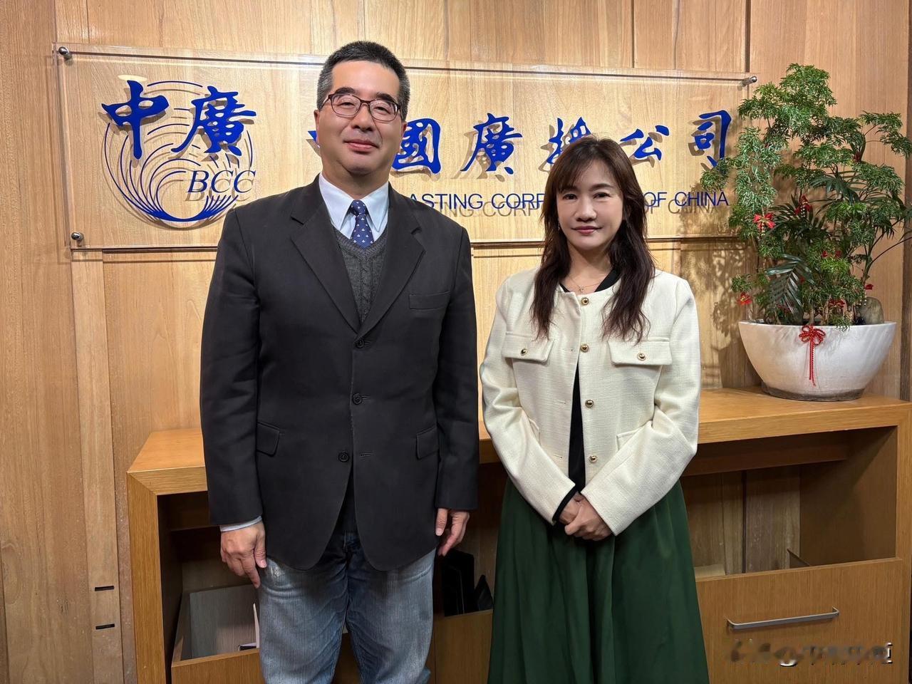 国民党副主席萧旭岑，今（19日）在脸书发文表示，今天再次与好友王浅秋在她的节目《